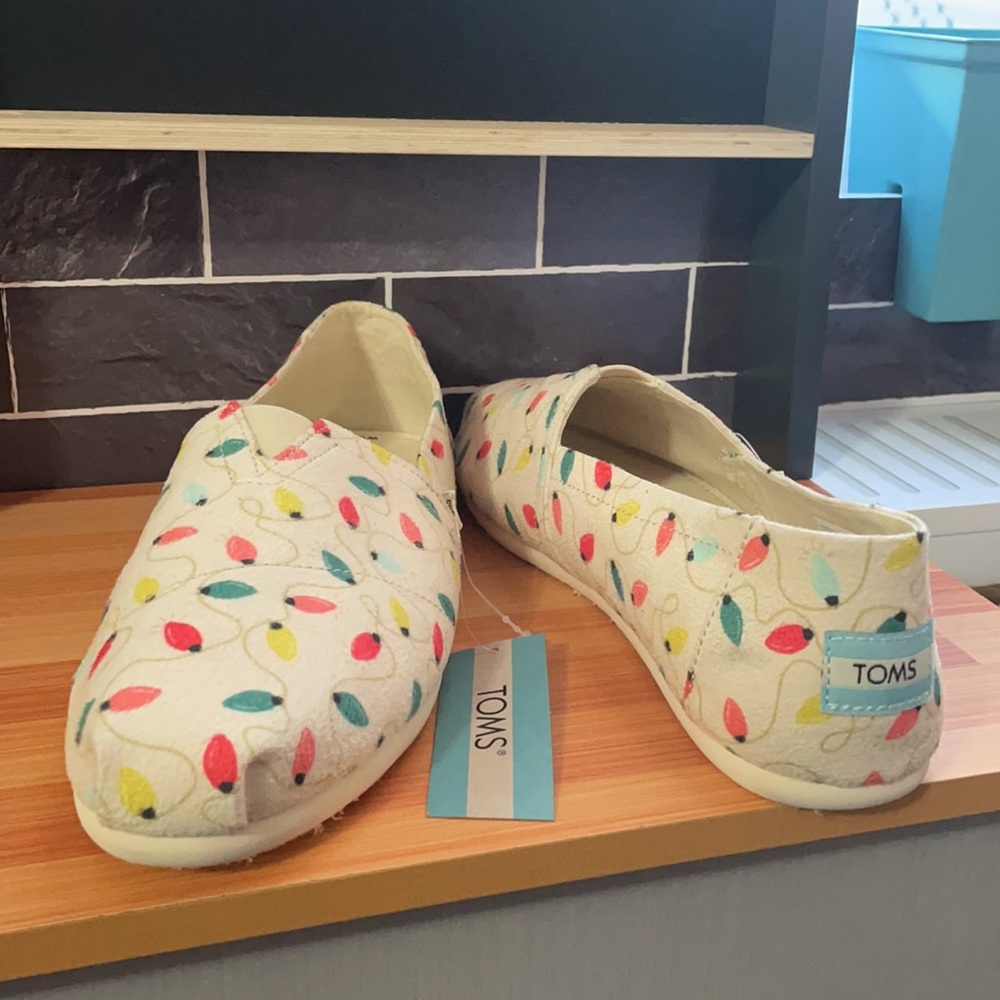 Toms Christmas Natural Tree Lights Print White/Beige Shoes size 8W